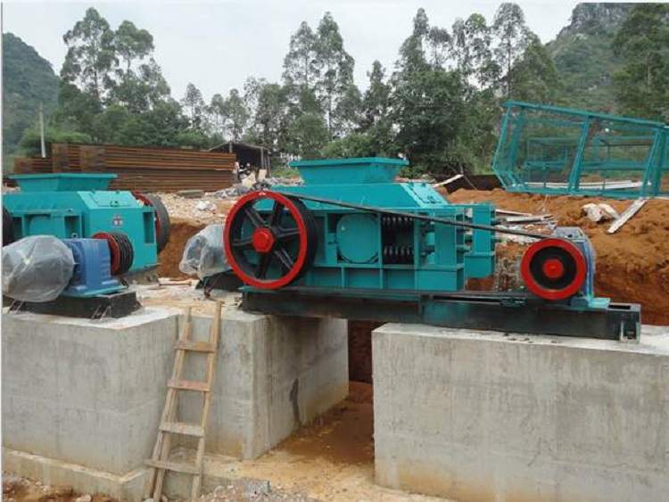 小型對(duì)輥破碎機(jī)